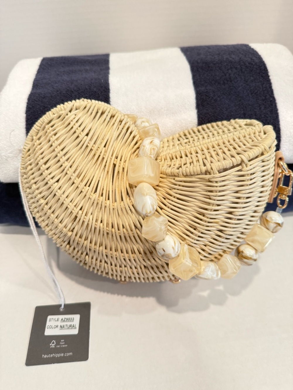 NEW Haute Hippie Conch Nautilus Cream Wicker with Pearl Beaded Handle - Picture 7 of 7